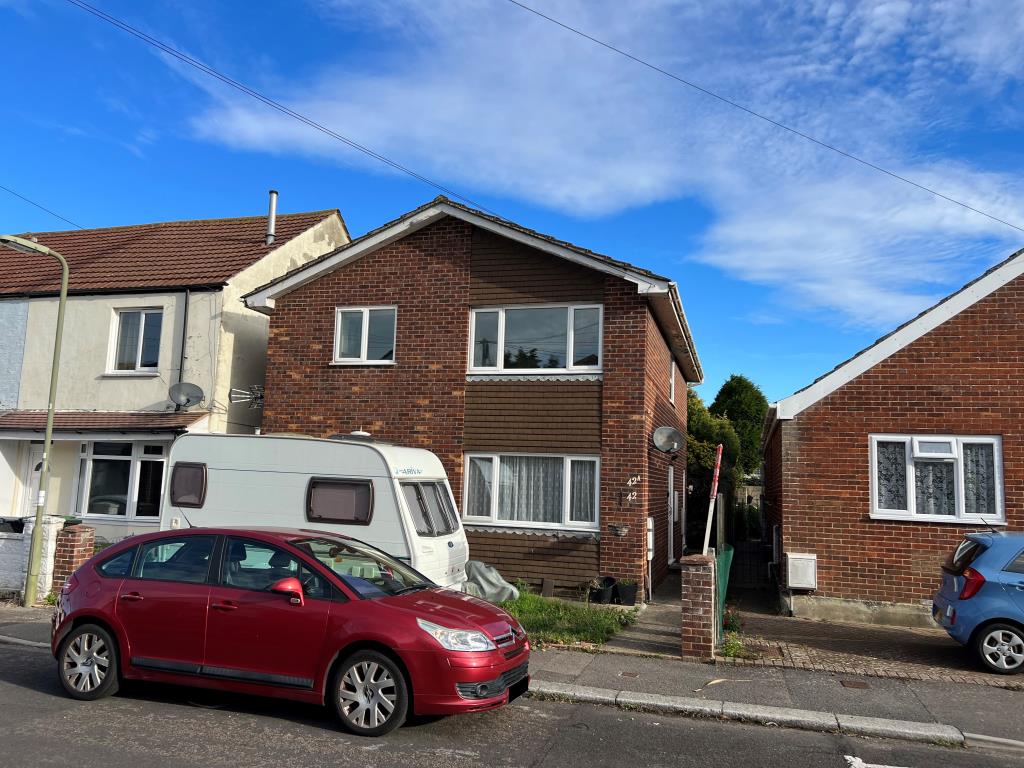 Lot: 26 - FLAT FOR IMPROVEMENT -